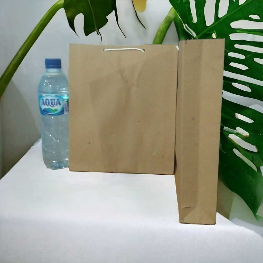 

PAPER BAG BESAR POLOS- PAPERBAG POLOS 21 X 25 X 5 - TAS KERTAS PERNIKAHAN SOUVENIR - TAS KERTAS SOUVENIR - TAS KERTAS KADO DM