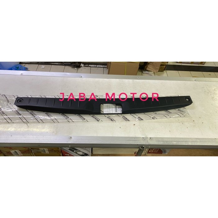 Sill plate belakang etios-cover plastik bagasi Etios Valco original PART BARU DAN BAGUS