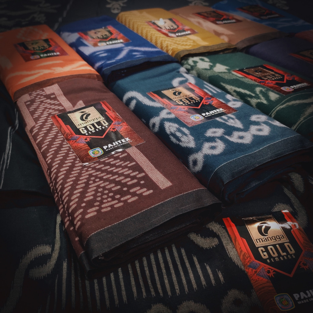 SARUNG MANGGA GOLD KEMBANG DEWASA SARUNG MANGGA GOLD HITAM DEWASA SARUNG HITAM PAJITEX