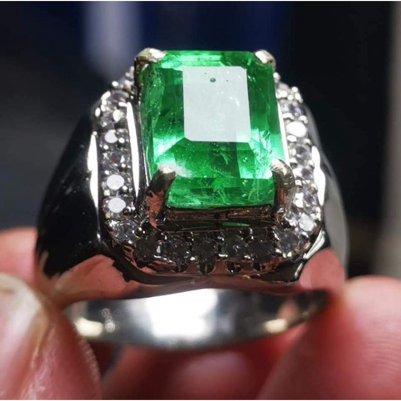 Batu permata zamrud colombia minor