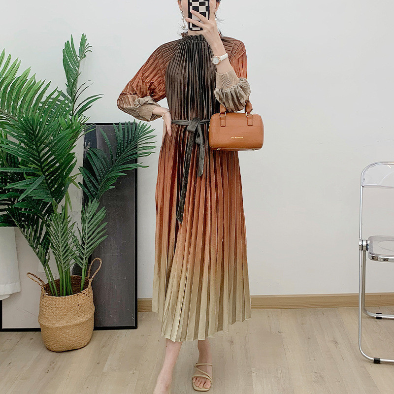 FW24-29204 Terusan Wanita. Women's Fashion Gradient color Loose Pleated Dress
