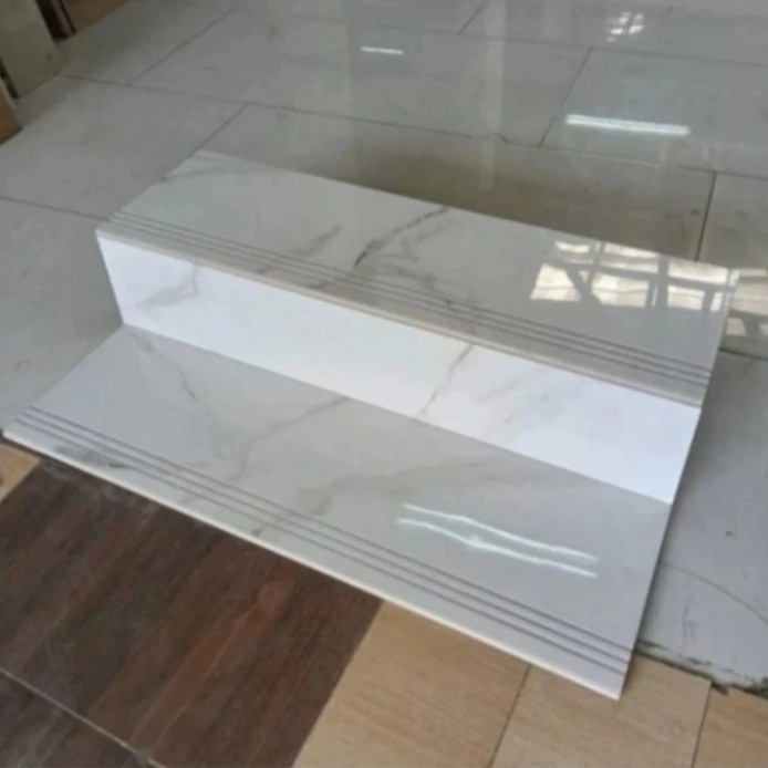 keramik/granit pijakan/dinding/bodres tangga 30x90 20x90