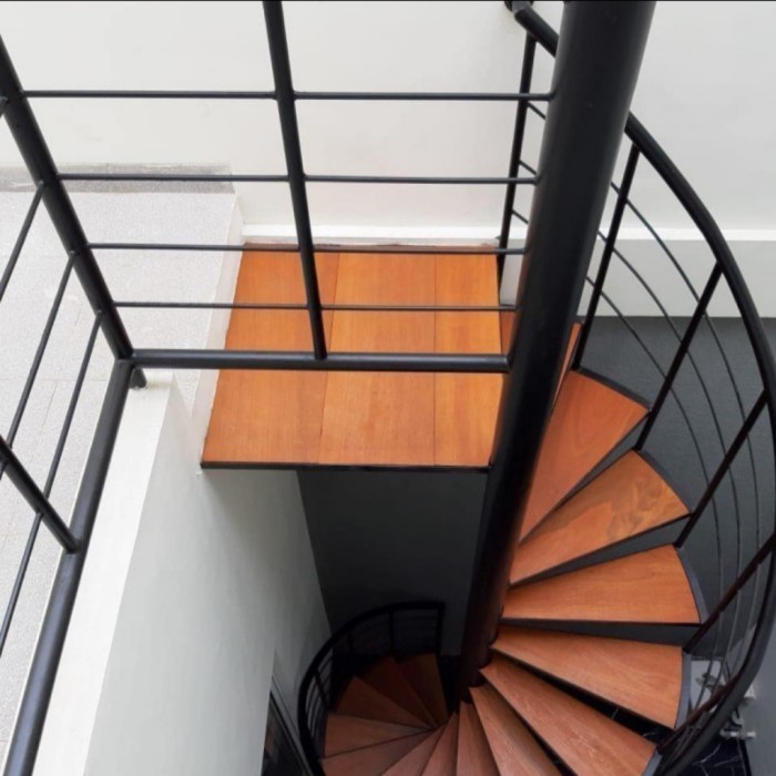 tangga putar trap kayu