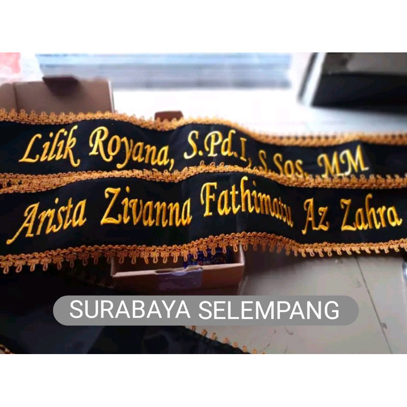 SELEMPANG WISUDA BLUDRU RENDA (1 HARI JADI) Selempang Wisuda