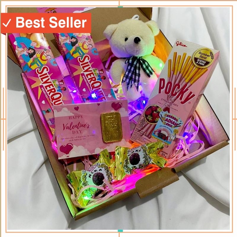 

Souvenir Wisuda Semprotulation Anniversary Pernikahan Lucu Unik KReatif / Hampers Coklat Sliverqueen hampers cokelat kado pacar coklat coklat valentine hampers valentine coklat silverqueen kado pacar hampers coklat buat pacar