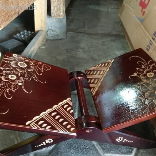 

REKAL KAYU JATI UKIR BUNGA MEJA BACA KITAB SUCI DAN AL-QURAN Murah