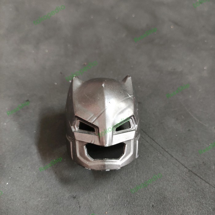 Miniatur diecast Helm Armored Batman skala funko pop