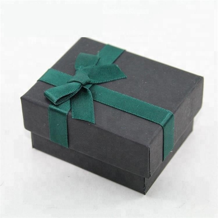 

Promosi Mudah Terurai Bentuk dan Ukuran Berbeda Kemasan Hadiah Kotak Hadiah Kertas Abu-abu dengan Pita