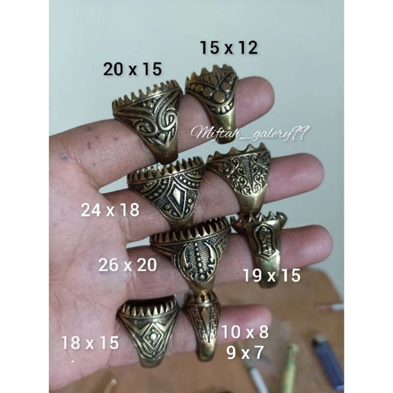 Emban cincin kuningan sari gerigi