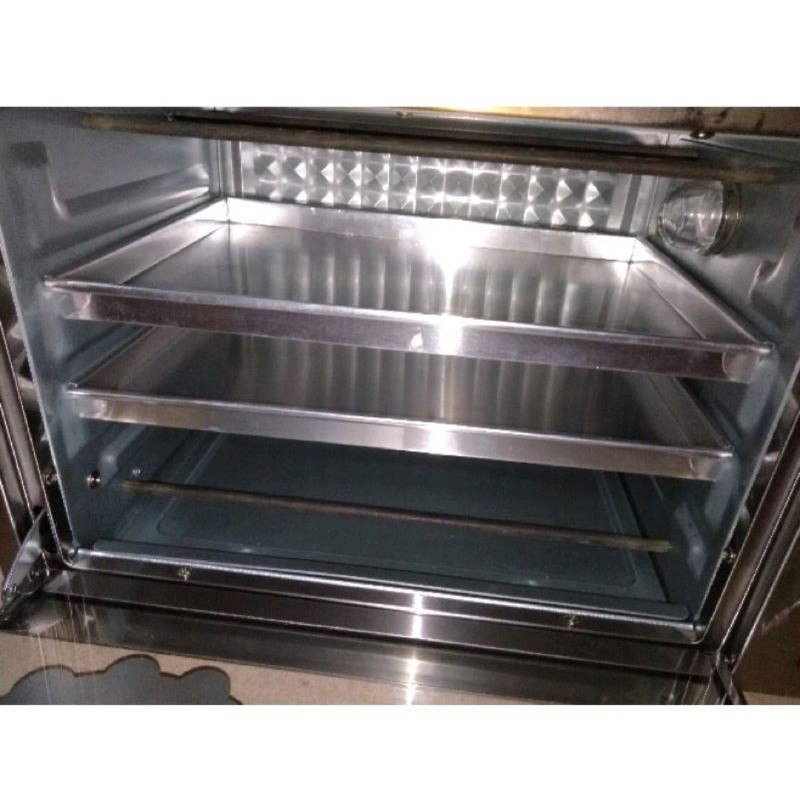 Loyang Oven Mito 666