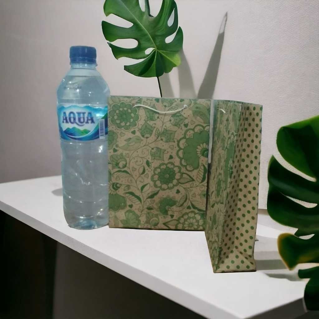 

PAPERBAG KECIL BATIK / PAPER BAG MOTIF 12 X 16 X 4 BATIK / TAS KERTAS KRAFT SOUVENIR PERNIKAHAN / PAPER BAG KADO HAJATAN DM