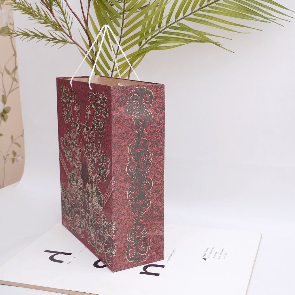 

PAPER BAG BATIK SEMI FOLIO / PAPERBAG MOTIF 24 X 29 X 7 / TAS KERTAS PERNIKAHAN SOUVENIR / /PAPER BAG SOUVENIR / TAS KERTAS KADO DM