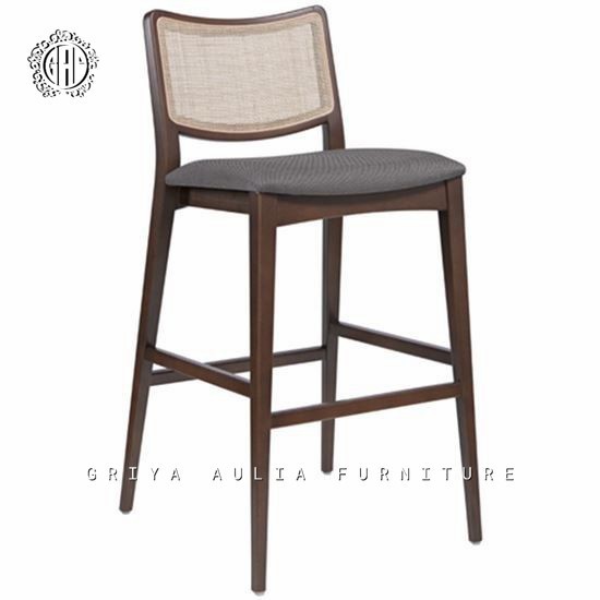 Kursi bar kayu jati dudukan busa sandaran rotan