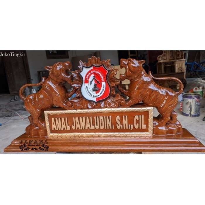 

Papan Nama meja Ukir Kayu Singa Semi 3D murah