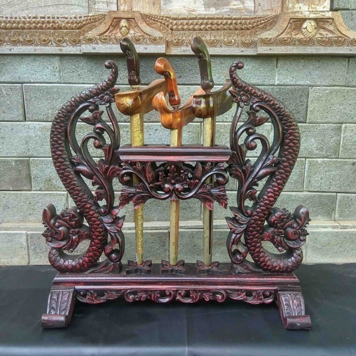 

Jagrak Stand Dudukan Keris Model Nagasasra Isi 3 Warna Plitur Tempa murah