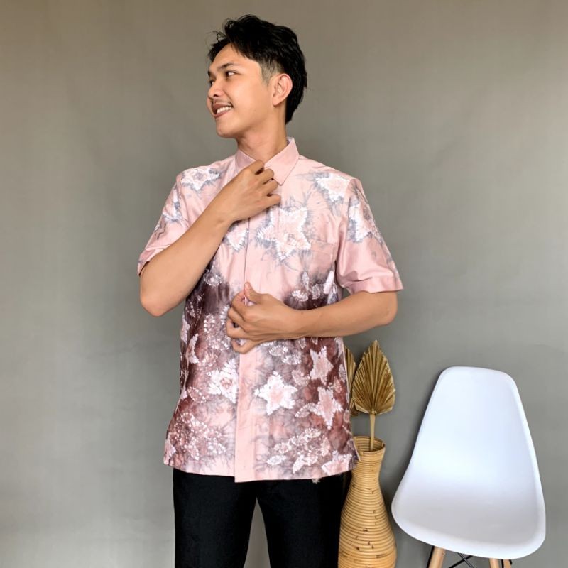 KEMEJA PRIA /KEMEJA SASIRANGAN/KEMEJA KEKINIAN