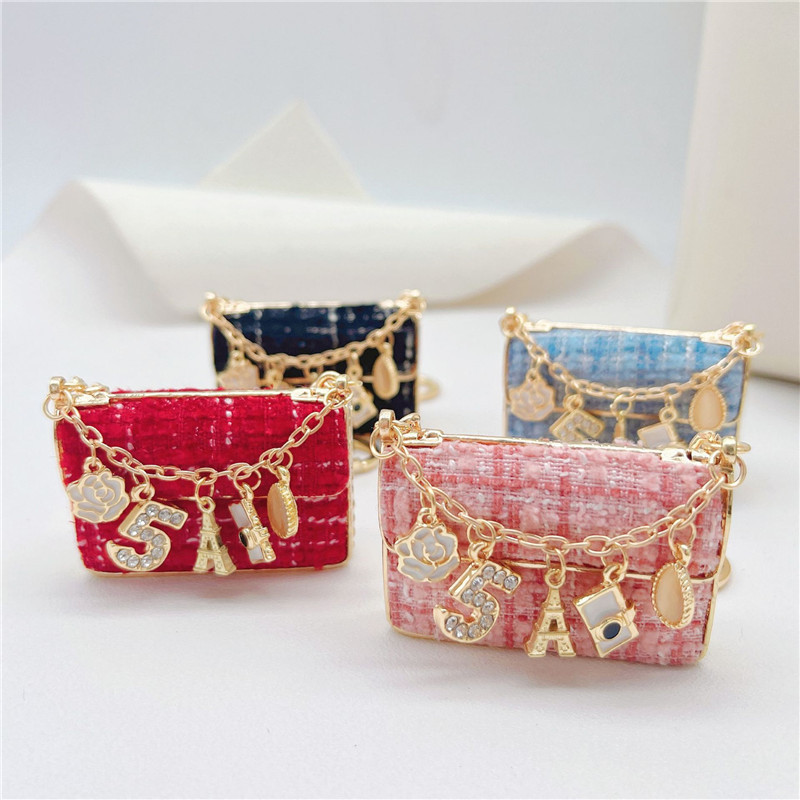 

Luxury CC Eiffel Tower Car Key Chains Women Bag Handbag Pendants Plush Keychain Gift Jewelry
