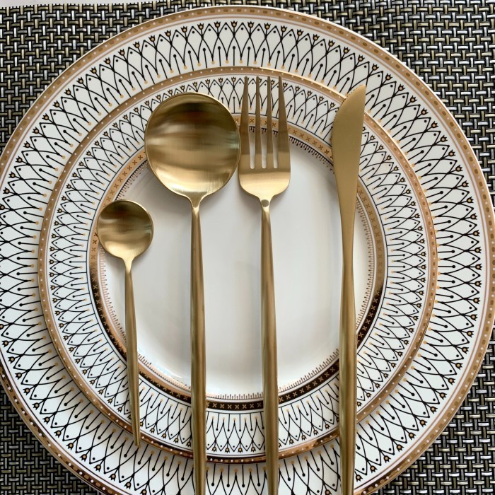 Fine Dining European Set / Dinner set with gold rim/ Set Piring