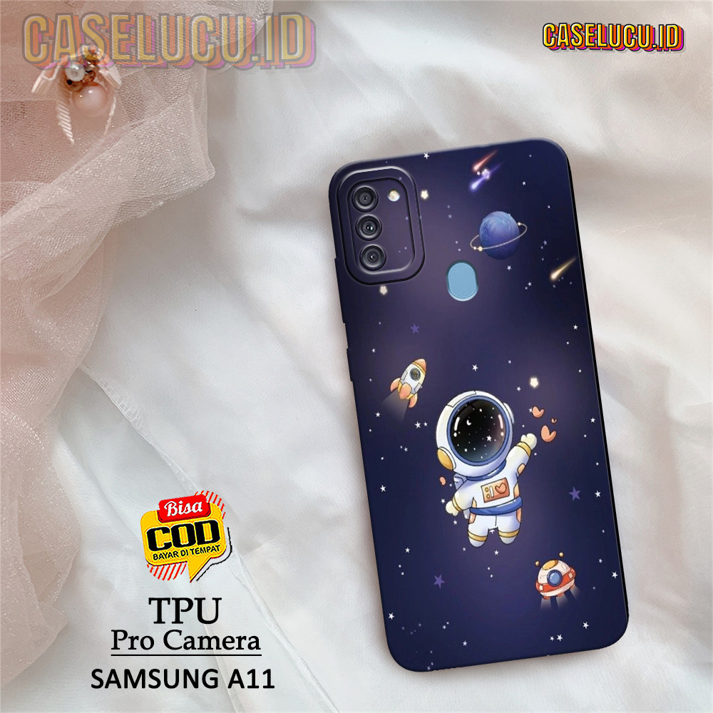 Casing Hp Samsung A11 Terbaru - Fashion Case Astronot - Case Samsung A11 - Soft Case Hp Samsung A11 