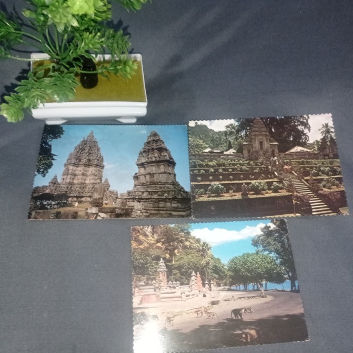 

3 pcs Postcard Candi / Kartu Pos Candi