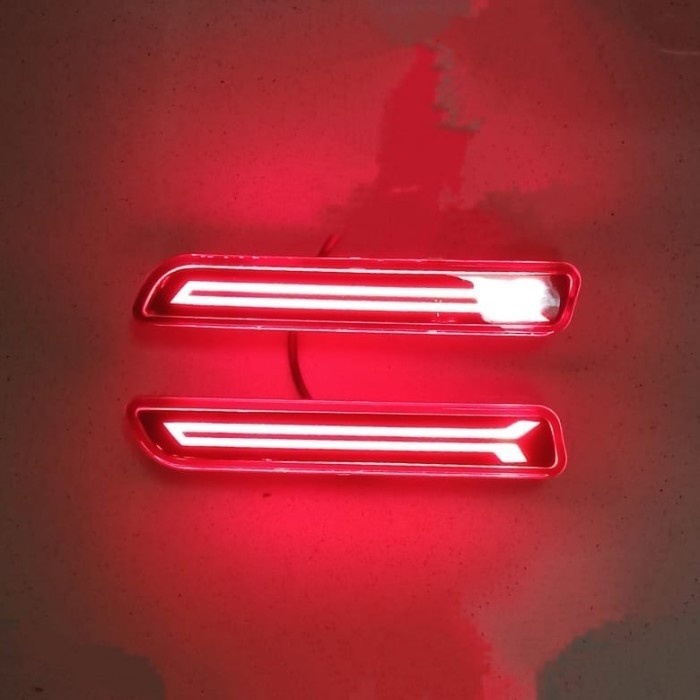 Lampu Refkektor bumper mobil Suzuki ERTIGA running