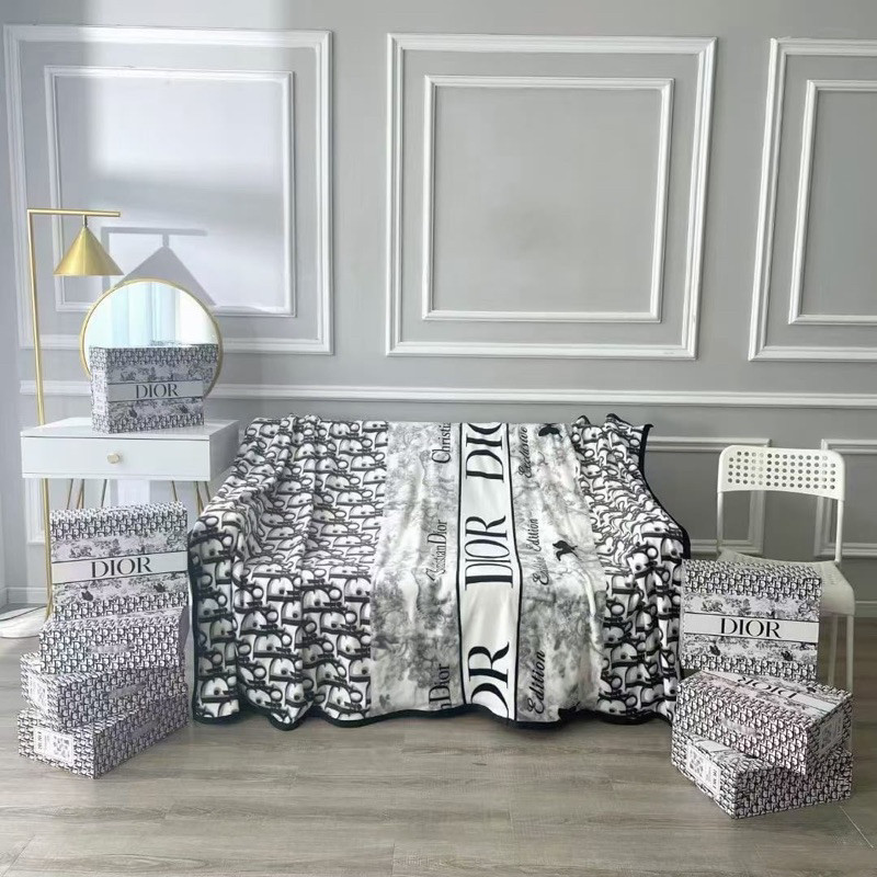 

Selimut Tebal Berbagai motif sangat cocok buat kado dan souvenir kualitas Premium FREE BOX