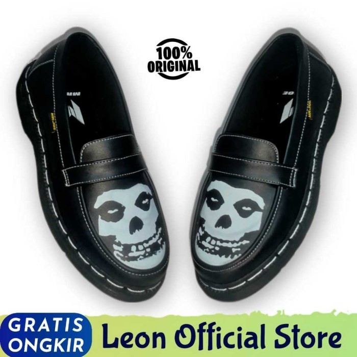 Sepatu Loafer Slip On Formal Pria Hitam Pantofel Docmart Misfits Anime - Misfits, 39