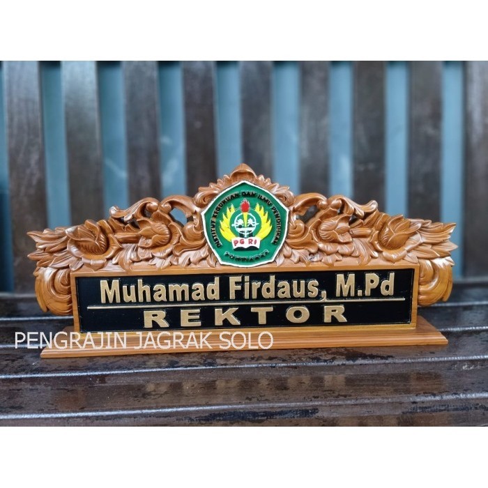 

PAPAN NAMA KAYU + PAPAN NAMA REKTOR + PAPAN NAMA MEJA UKIR + CUSTOM harga pengrajin PS412