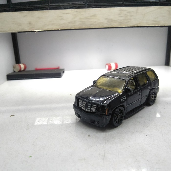 hotwheels cadillac escalade diecast loose junk 12A -OS25