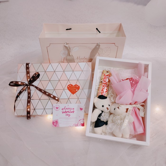 

[New]Promo ROMANTIC GIFT - Hampers Coklat Valentine - Kado Bunga Boneka GB029