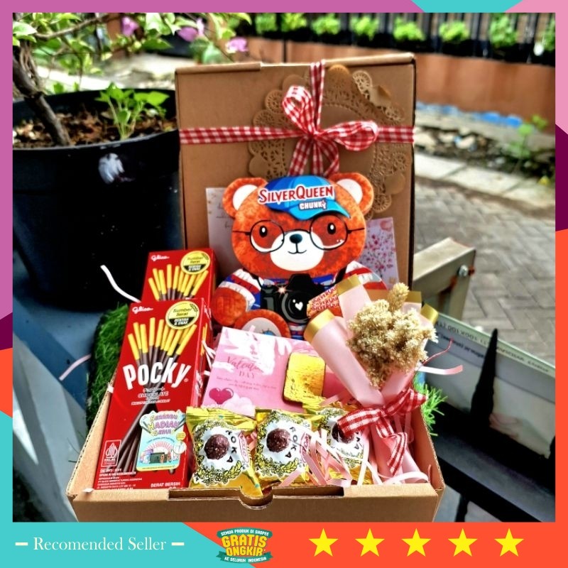 

Promo Murah Souvenir Kado Pernikahan Lebaran Idul Fitri Natal Imlek / Hampers Silverqueen Bear hampers love silverqueen beruang chungkybar bear hampers valentine hampers coklat murah hampers pacar
