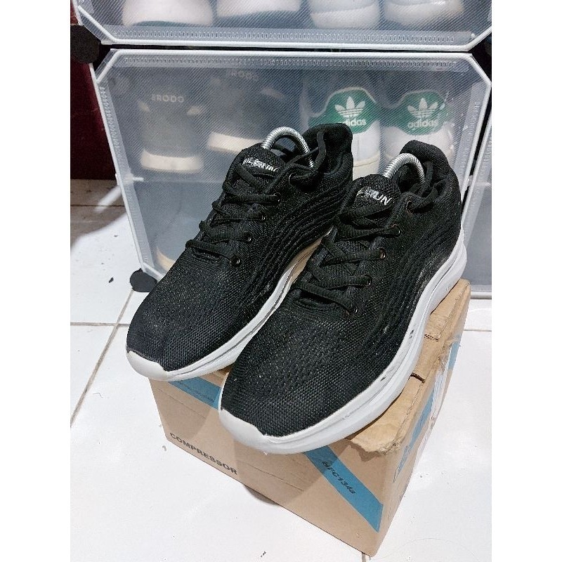Sepatu Running Hill run size 43