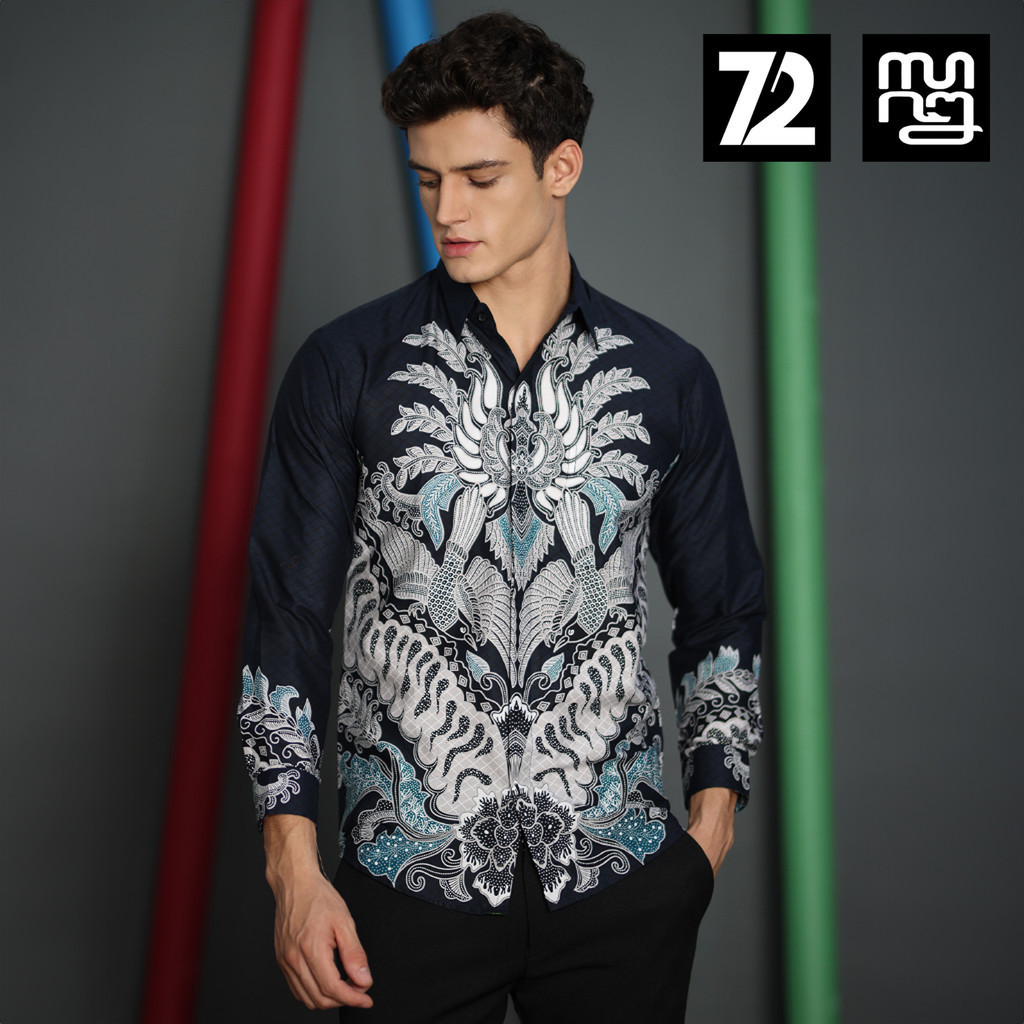 BATIK PRIA LENGAN PANJANG Aksara Slimfit Premium Biru Dongker Putih Biru Muda 724639 Cap 72 - Baju K