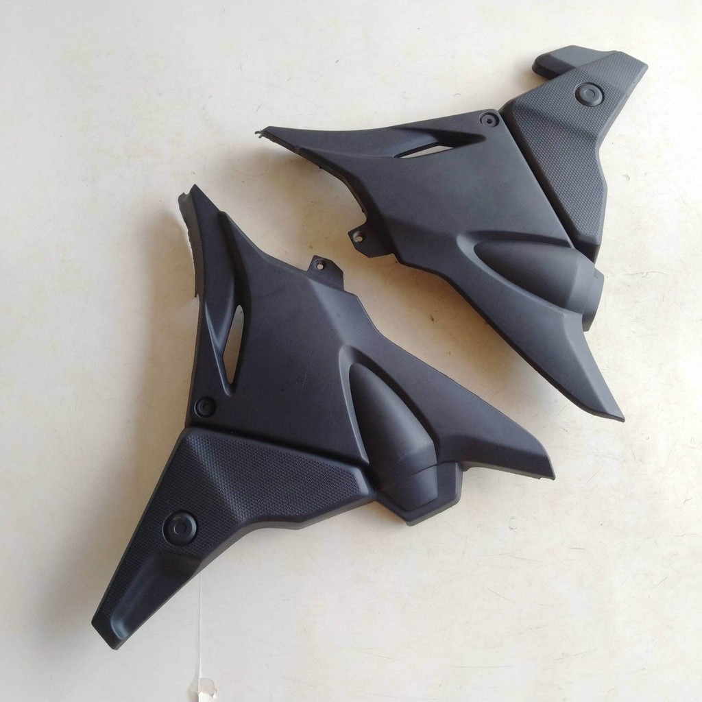 COVER TUTUP AKI CB VERZA 150 TUTUP AKI VERZA 150 ORIGINAL COPOTAN BODI TENGAH VERZA