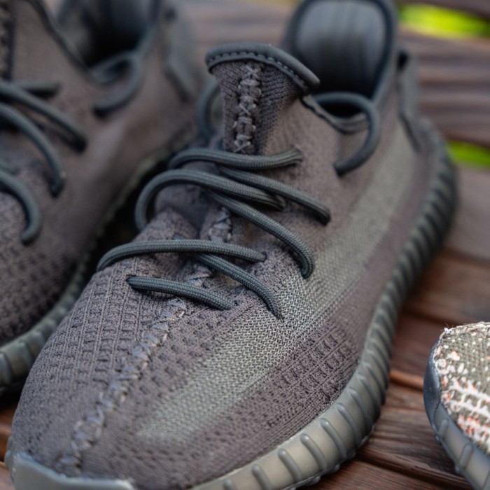 Yeezy Boost 350 V2 Onyx Authentic - 41 1/3
