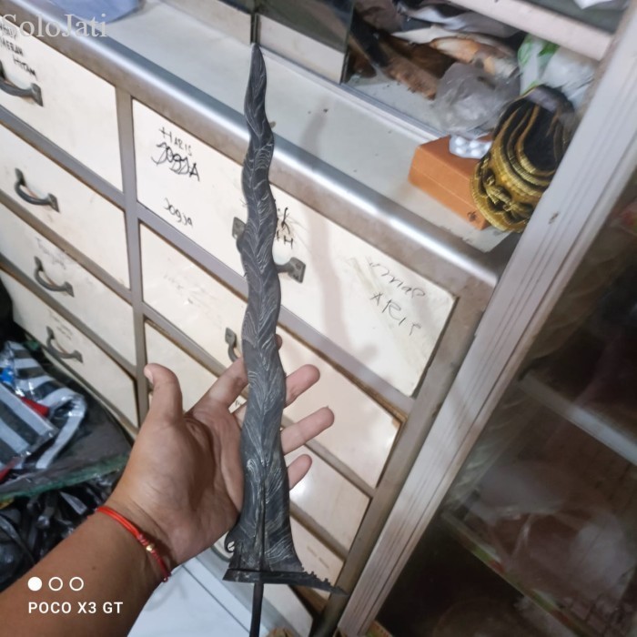 

keris sengkelat blarak sineret sepuh majapahit milik tribuana tungga d antik