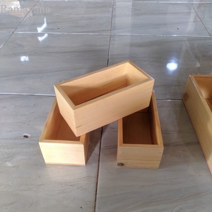 

Baki kayu serbaguna/ Cetakan Sabun kecil ukuran luar 17x8.5x7 Murah