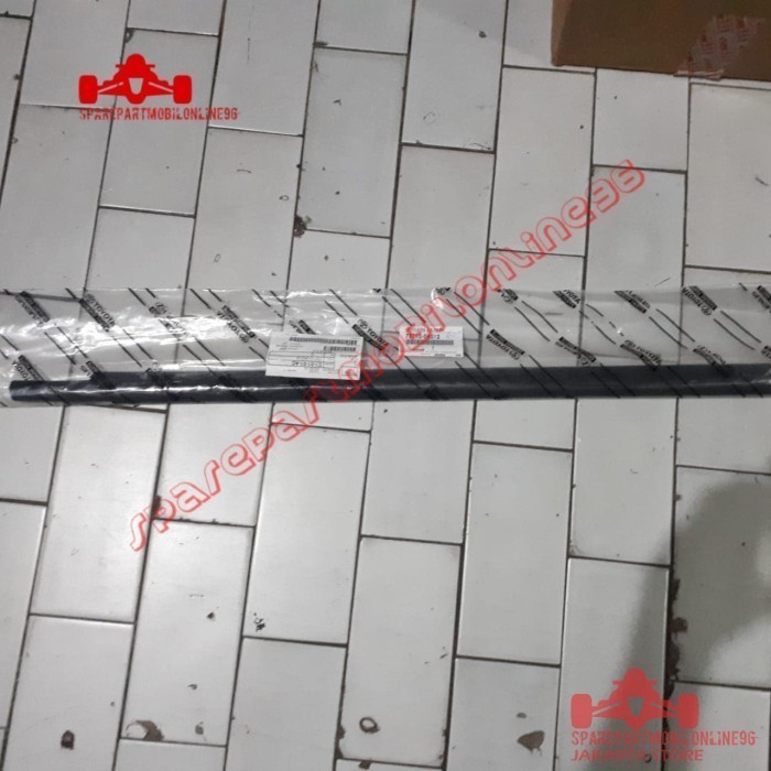 Pelipit Kaca Pintu Molding Luar Weatherstrip Innova Ori