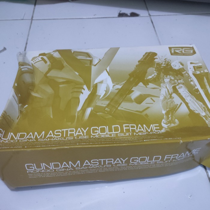 RG Astray Gold Frame Bandai (Box Damage)