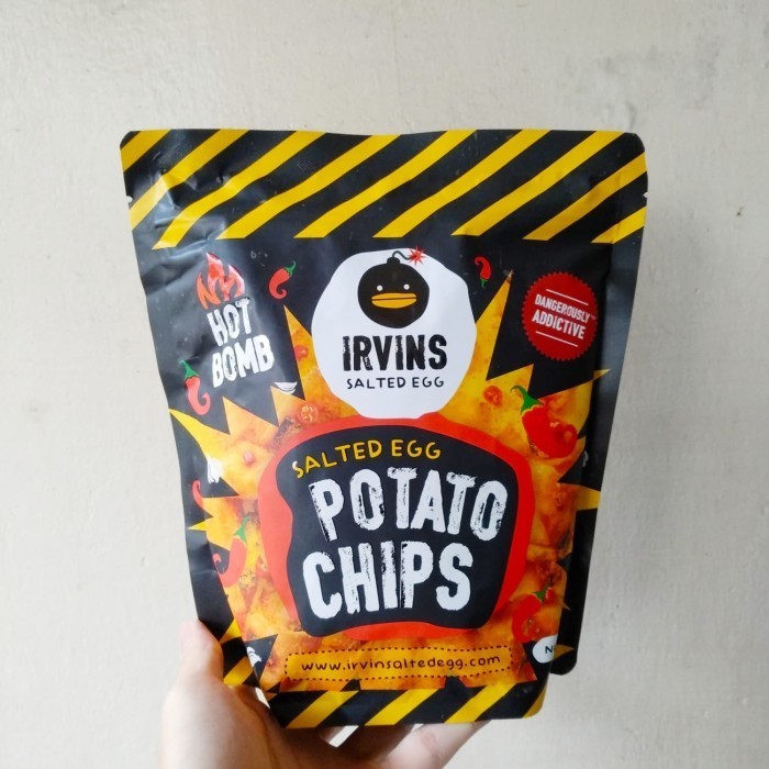 

New IRVINS Hot Bomb Salted Egg Potato Chips 105 Gram (Made in Singapore)