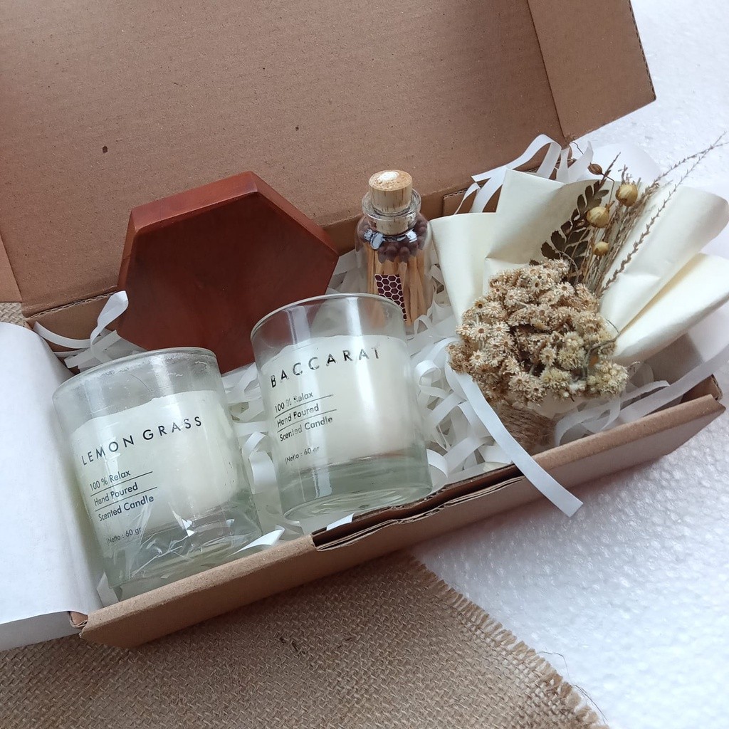 

Kado Pernikahan Hampers Wedding Gift LIlin Aromaterapi Set/ Baru Mewah