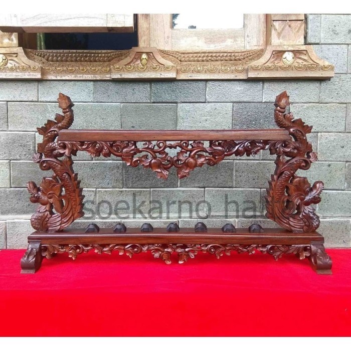 

Jagrak Stand Dudukan Keris Model Ukir Kembangan Isi 7 Warna Plitur SH3532