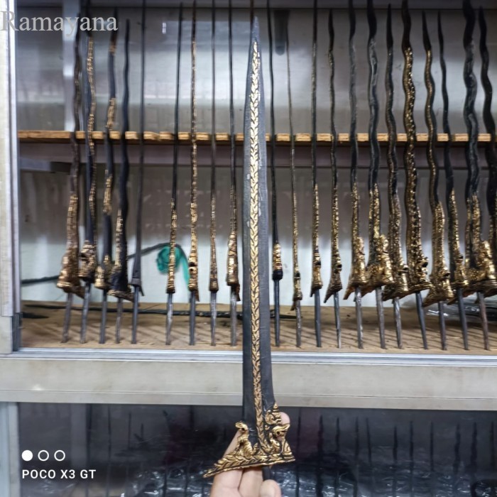 

keris sing0 barong pari sak uli sepuh pakubuwono ke 12 kinatah ori bk Antik