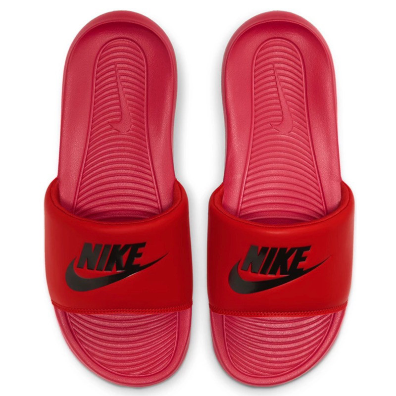 Sandal Nike Victori One (Pria, Universitas Merah).