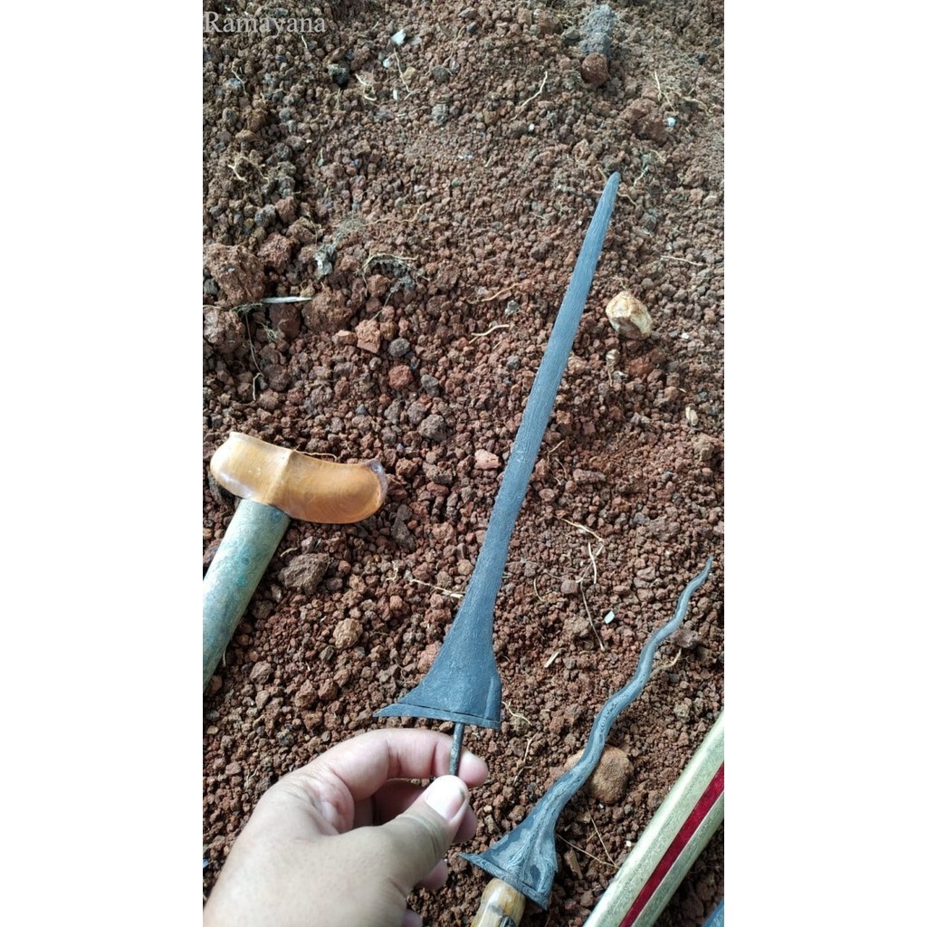 

keris brojol sepuh pamor batu tapak sepuh majapahit milik jayakatwang Antik