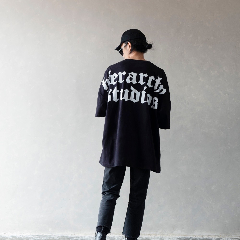 【Ori】 Hierarchy Studios - Black Wide Logo Oversized T-shirt T-shirt pria dan wanita