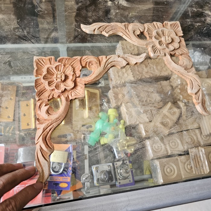 UKIRAN SIKON SIKU MAWAR KAYU MAHONI 1 PASANG