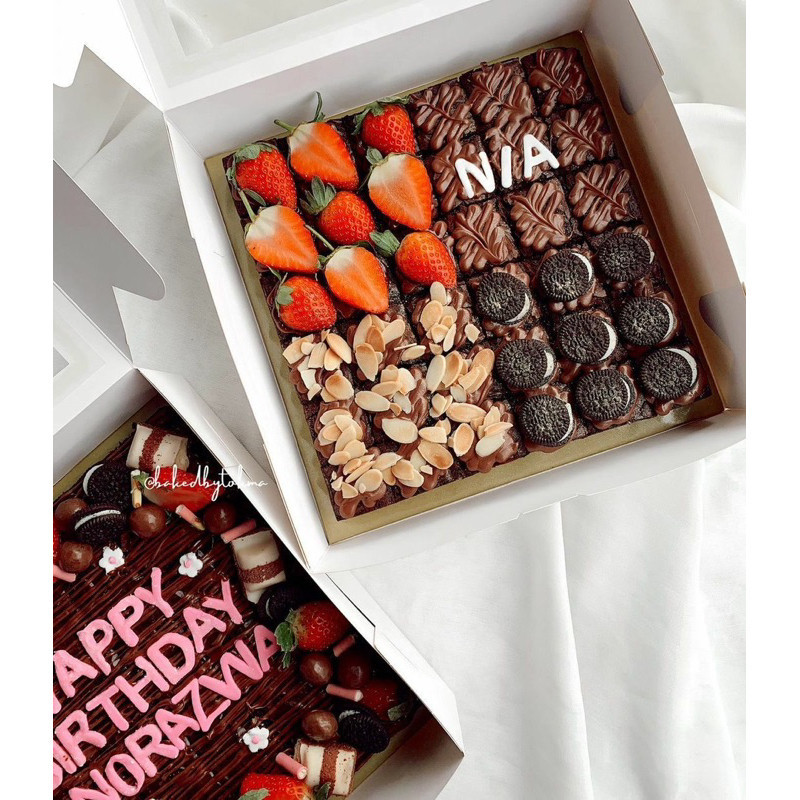 

Special Hampers / Gift Box - FUDGY BROWNIES CUSTOM/ IEd Mubarak