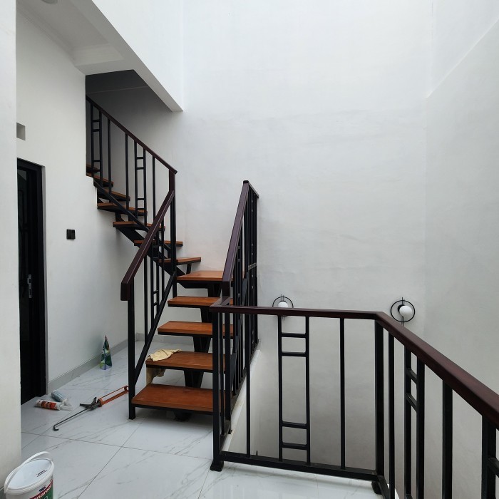 railing besi tangga besi handle kayu trap kayu minimalis