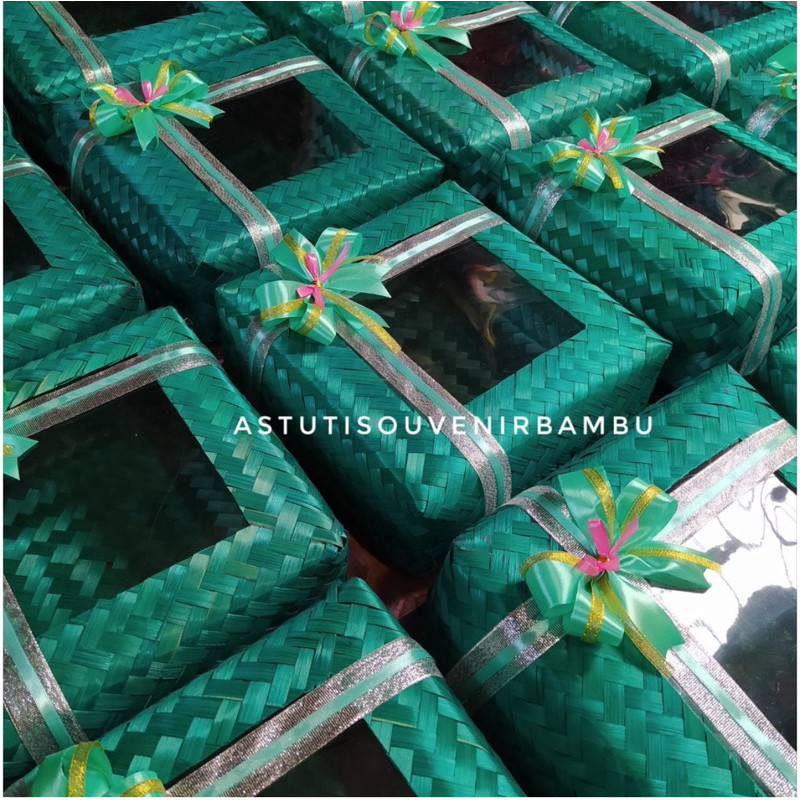 

BESEK MIKA PITA WARNA SPESIAL 20/22 CM besek nasi besek cantik besek hias besek jogja hampers unik MIN BELI 1O PASANG ATAU CHAT ADMIN